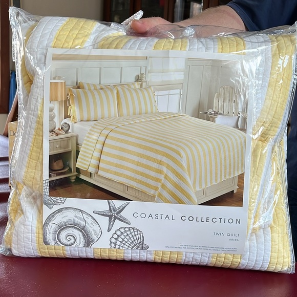 Coastal Collection Twin Quilt - Picture 1 of 4